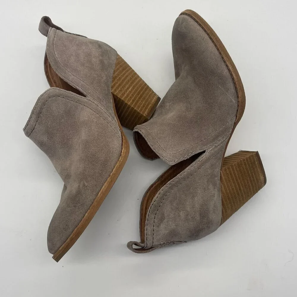 Jeffrey Campbell Rosalee Women’s Ankle Booties – Size 7 – Light Taupe Suede